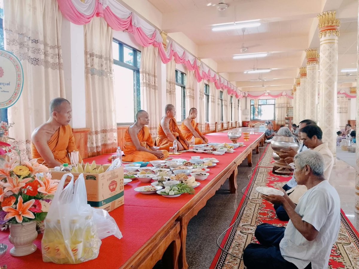 ฟังพระธรรมเทศนา ทำบุญตักบาตร ทุกวันพระ