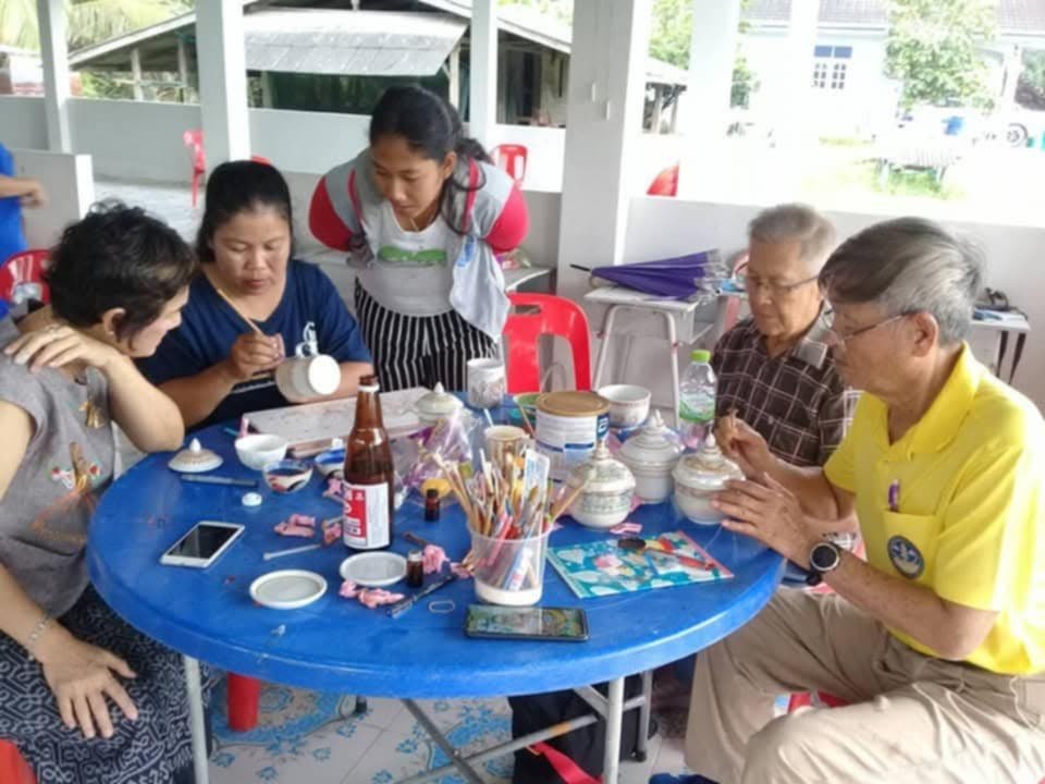 การเขียนลายเบญจรงค์