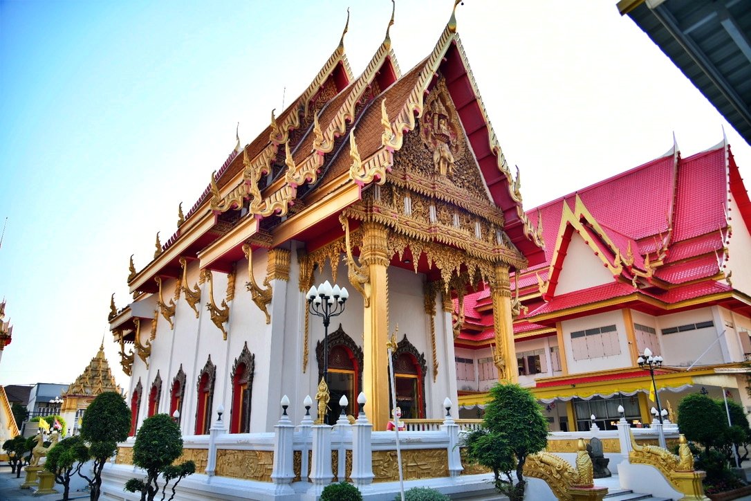 วัดกลางพระอารามหลวง