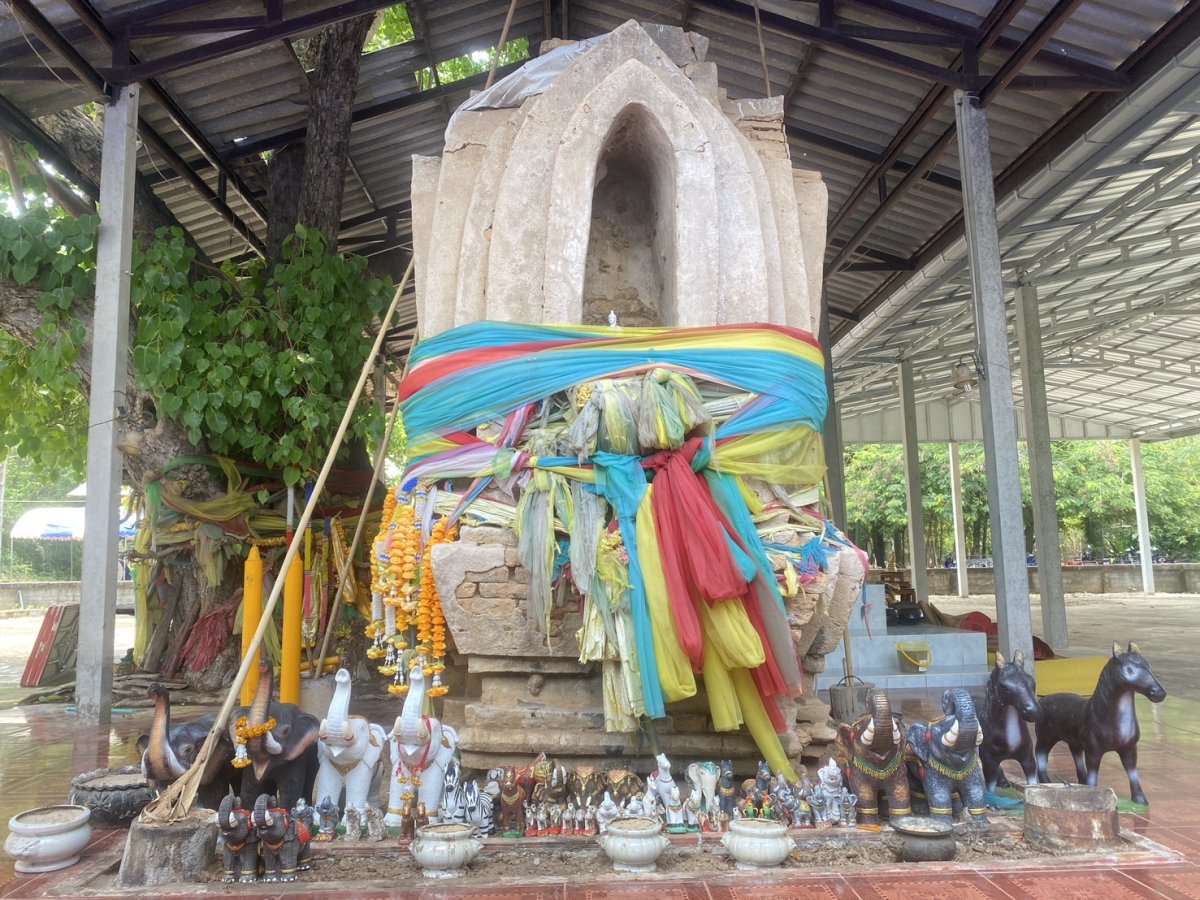 พระธาตุบ้านดูู่ อำเภอนาโพธิ์ 