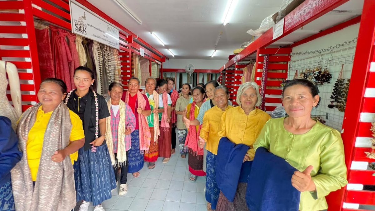 ภูมิปัญญาผ้าไหมย้อมสีธรรมชาติ บ้านตาลอง