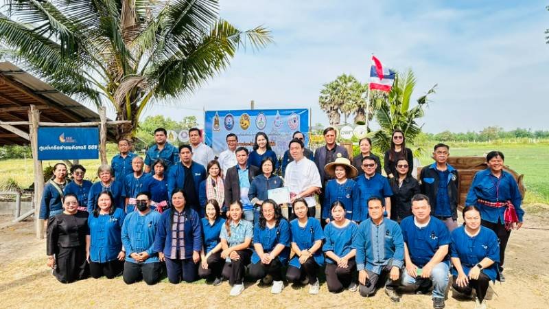 นางชนาทิป บุญกลั่น(ศูนย์เรียนรู้วิถีชาวนา ภูมิปัญญาชุมชนตำบลหนองปลาไหล)