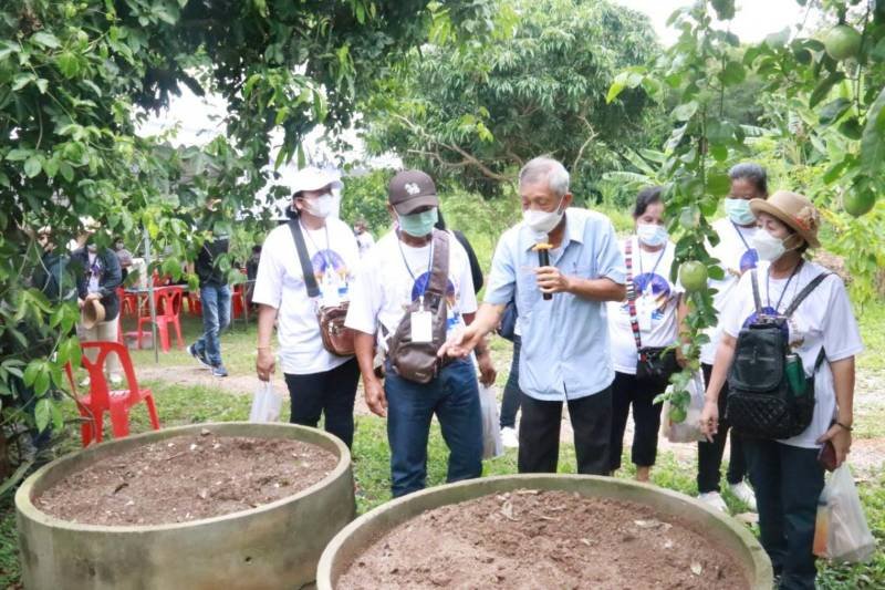 ศูนย์การเรียนรู้ ธนาคารน้ำหมักชีวภาพ_(หมอดิน) แหล่งเรียนรู้ด้านเกษตรกรรม