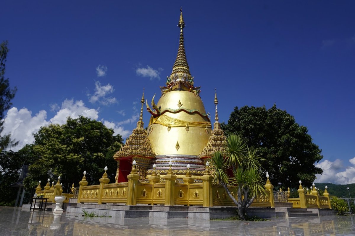 วัดพระธาตุโป่งนก