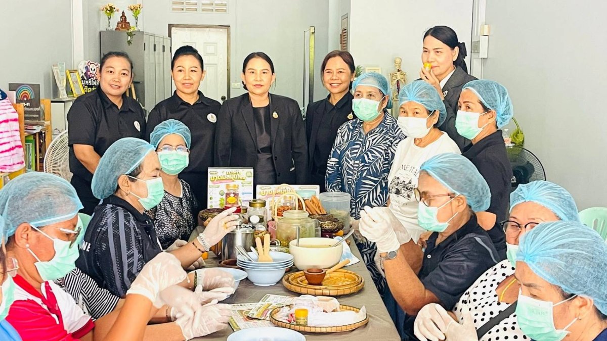 นางสาวมาเรียม  บินซาฟีอี