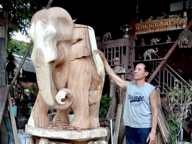 บ้านแกะสลักไม้