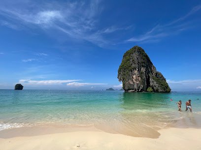 หาดถ้ำพระนาง