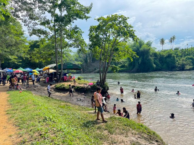 หาดหินพุถ่อง