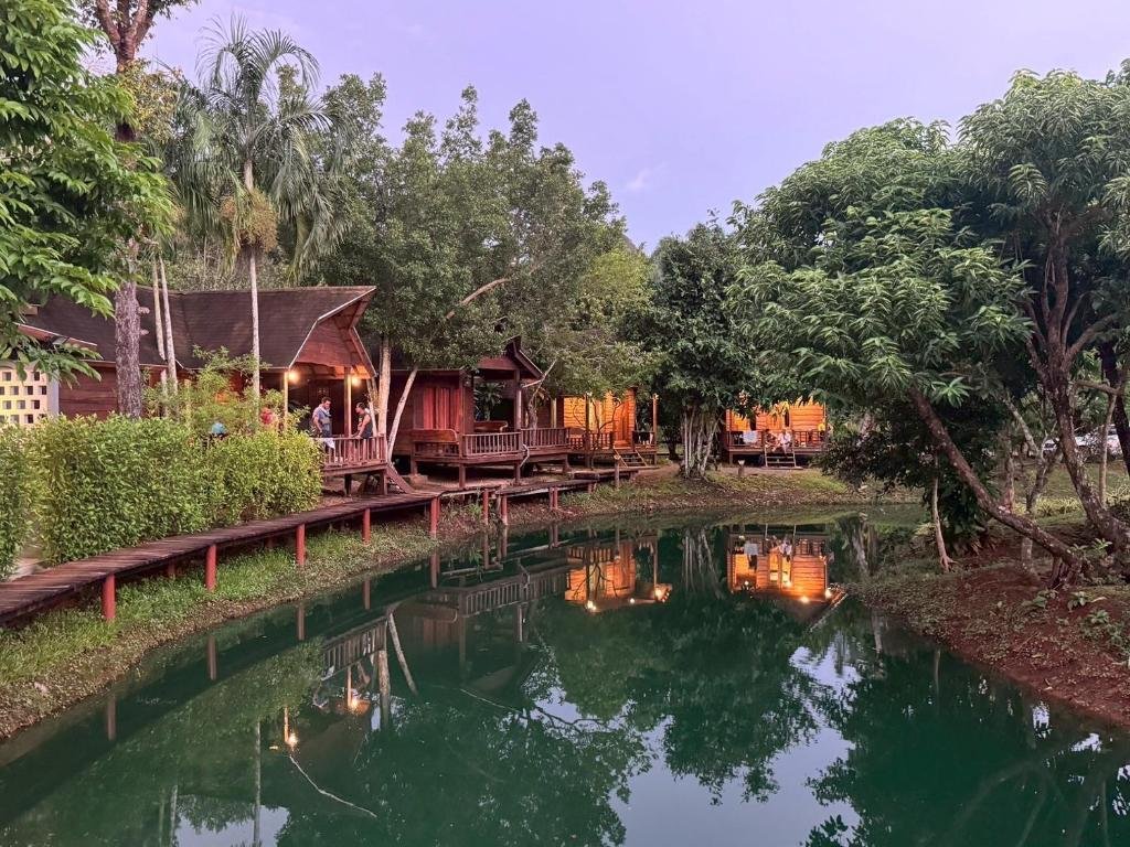 ธารคีรี สวนน้ำกำนัน