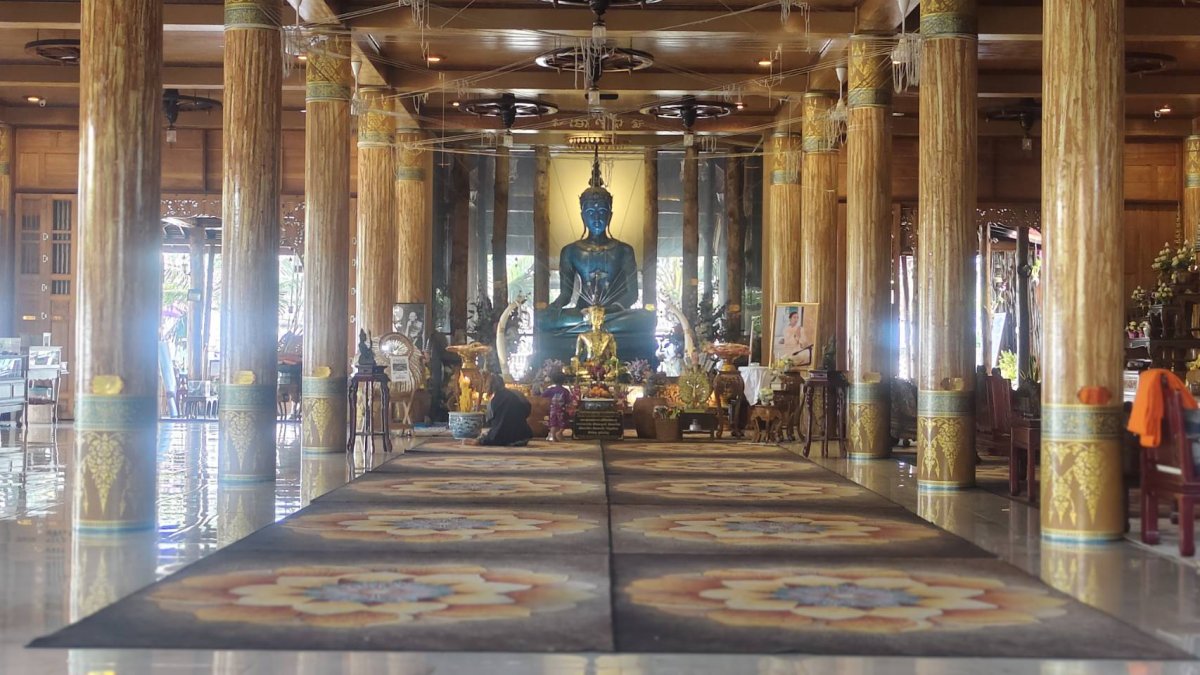 เรือนไทยไม้สักวัดโคนอน
