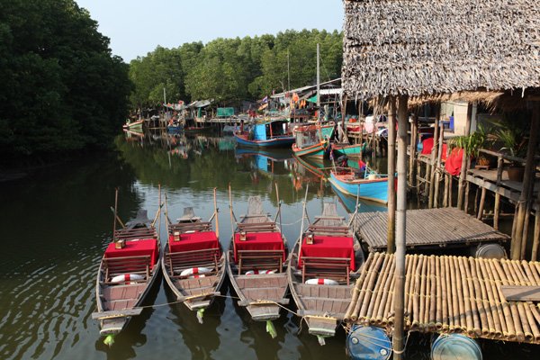 ล่องเรือมาด (หรือที่เรียกว่ากอนโดลาเกาะช้าง)