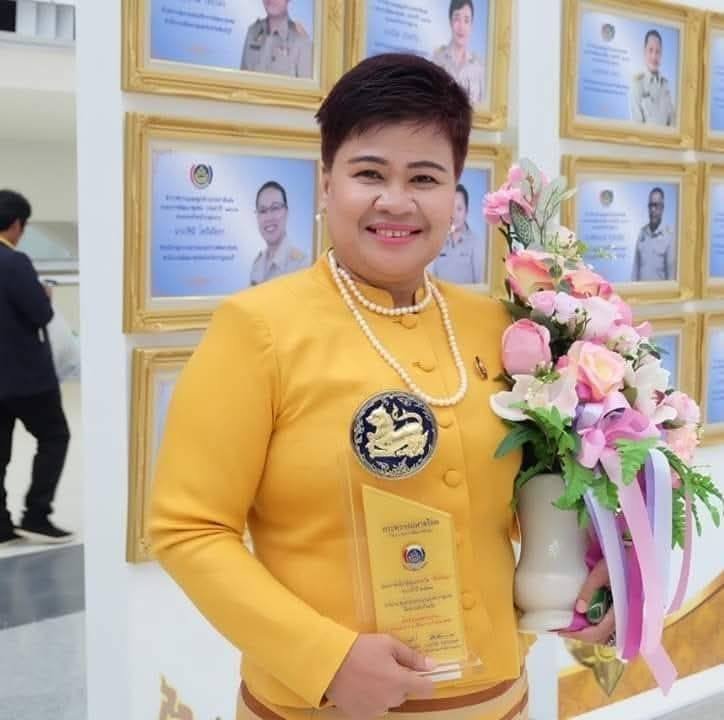 นางใกล้รุ่ง กระธน