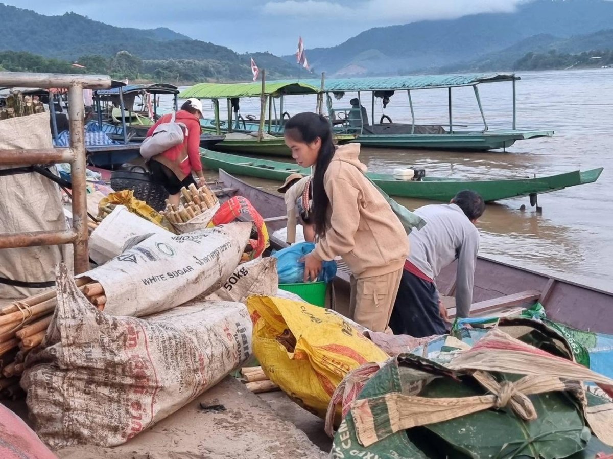 ตลาดนัดจุดผ่อนปรนไทย - ลาวบ้านแจมป๋อง