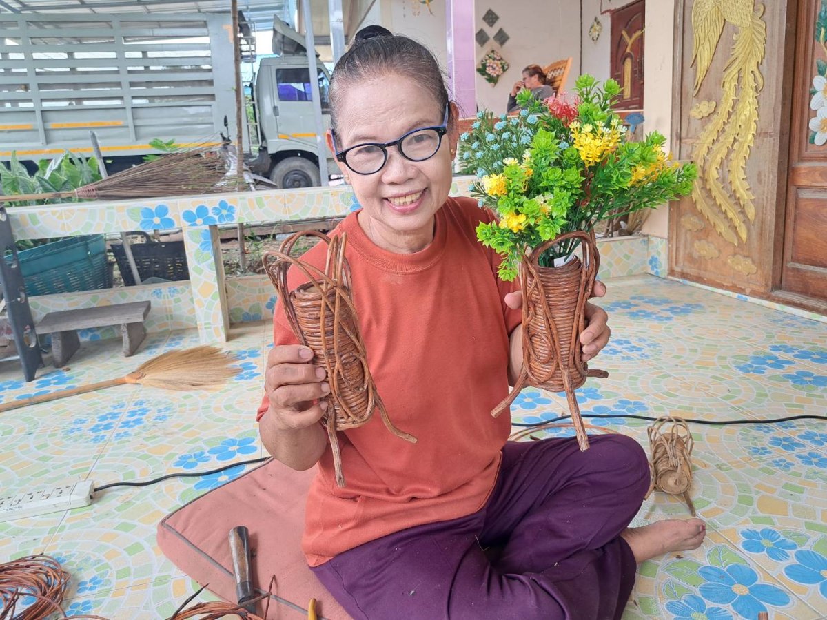 นางสุดใจ กลิ่นทอง