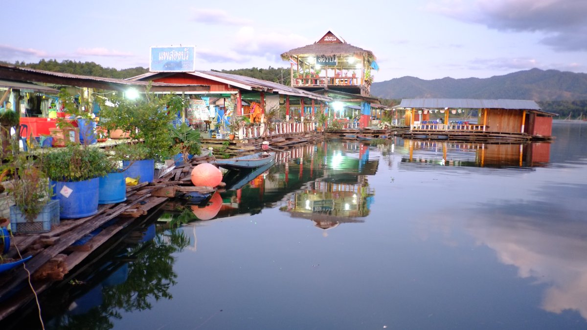 หมู่บ้านประมงปากนาย