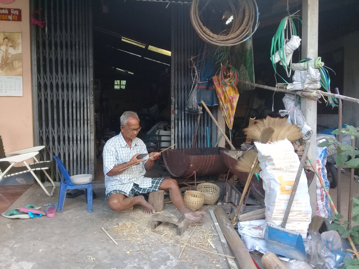 นายสมัย  มีบุญ