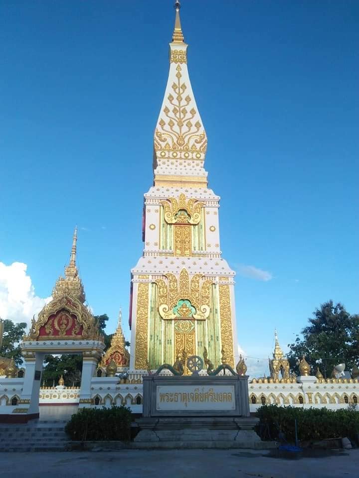 พระธาตุเจดีย์ศรีมงคล  ณ วัดบ้านหนองแวง อำเภอกันทรารมย์ ศรีสะเกษ