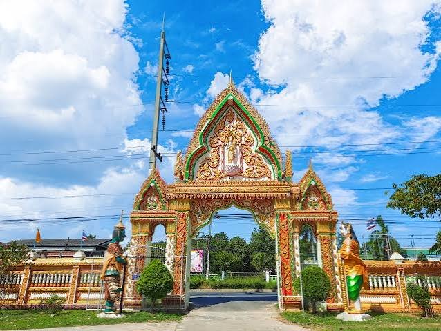 วัดบ้านสำโรง