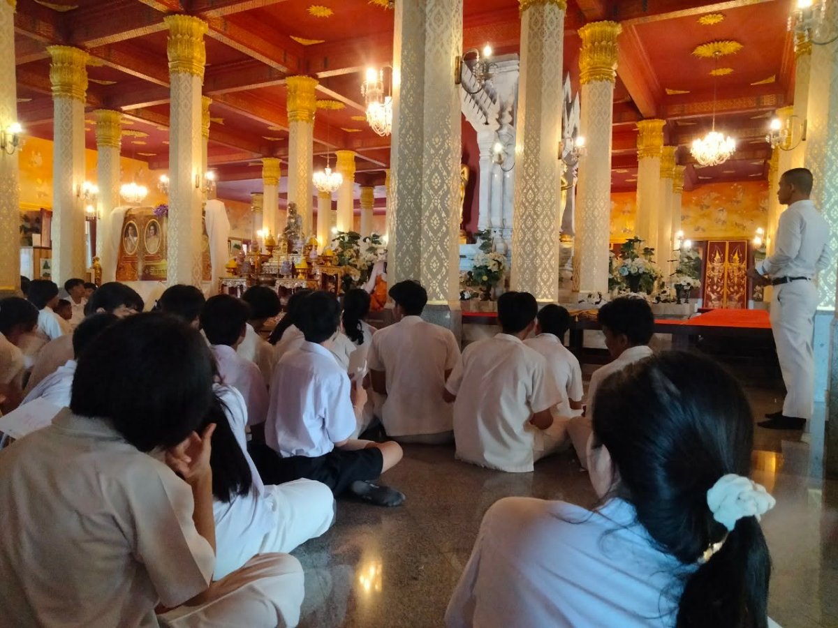 สวดมนต์ นั่งสมาธิ