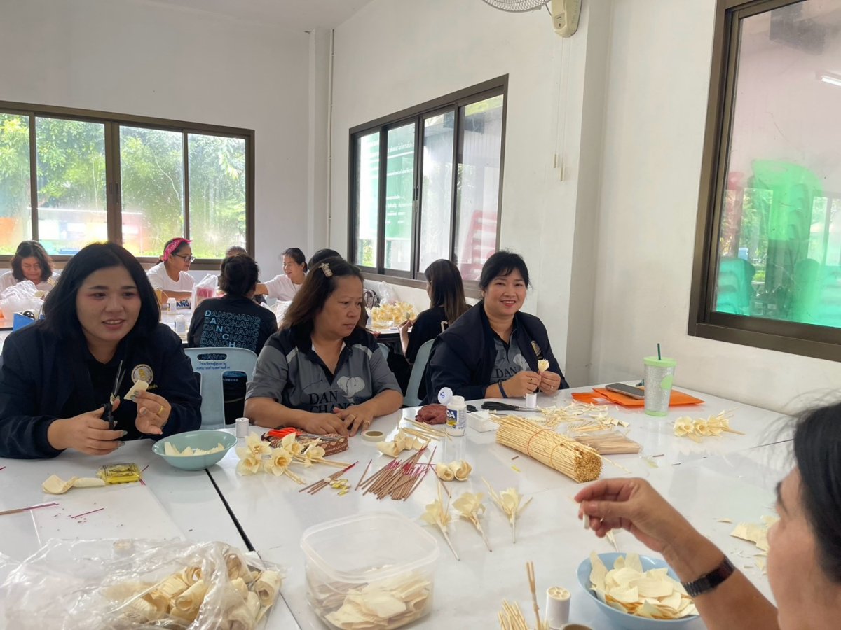 การทำดอกไม้จันทน์พระราชทาน