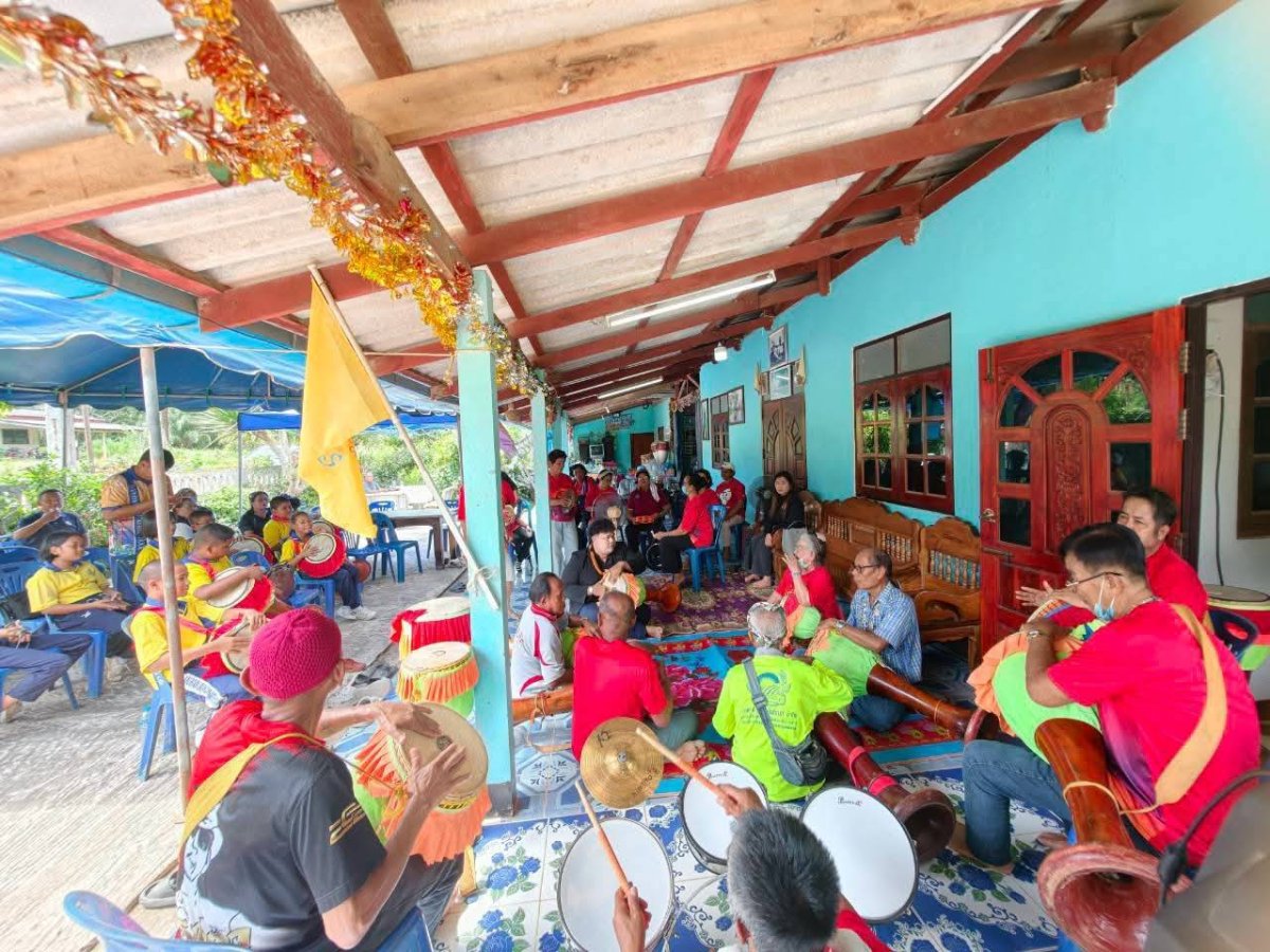 ให้ความรู้เรื่องสืบสานคุณค่าศิลปวัฒนธรรมประเพณีกลองยาว