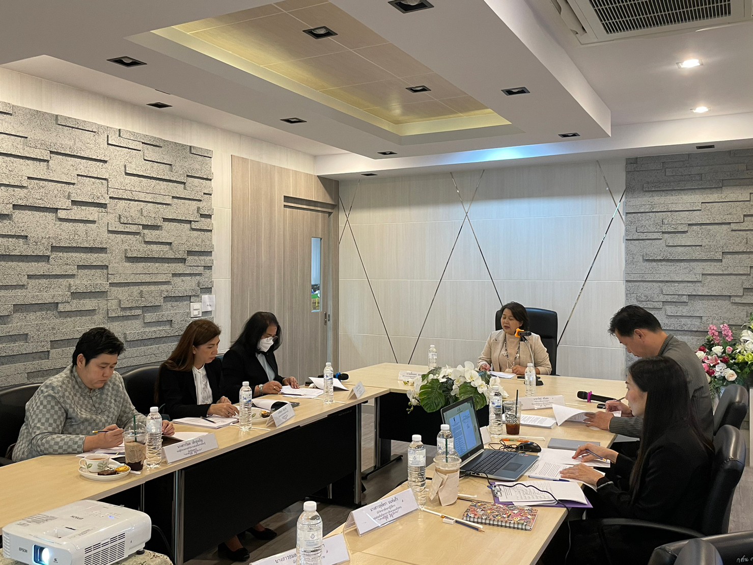 การประชุมคณะกรรมการพิจารณากลั่นกรองผู้เสนอขอพระราชทานเครื่องราชอิสริยาภรณ์อันเป็นสิริยิ่งรามกีรติ ลูกเสือสดุดีชั้นพิเศษ และเหรียญลูกเสือสดุดี ประจำปี 2566 วันที่ 19 ตุลาคม 2566 ณ ห้องประชุมสุนทร สุนันท์ชัย ชั้น 4 กรมส่งเสริมการเรียนรู้  